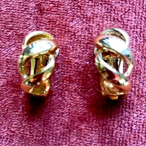 Christian Dior vintage 80s clip earrings!